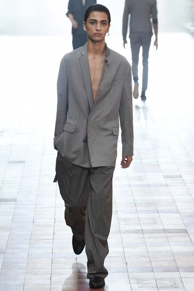 Look 32